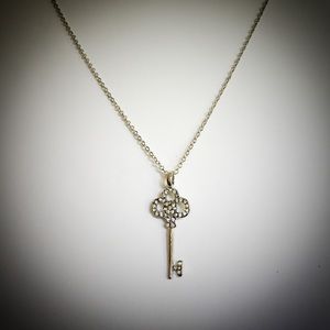 New key 🔑 pendant silver tone necklace